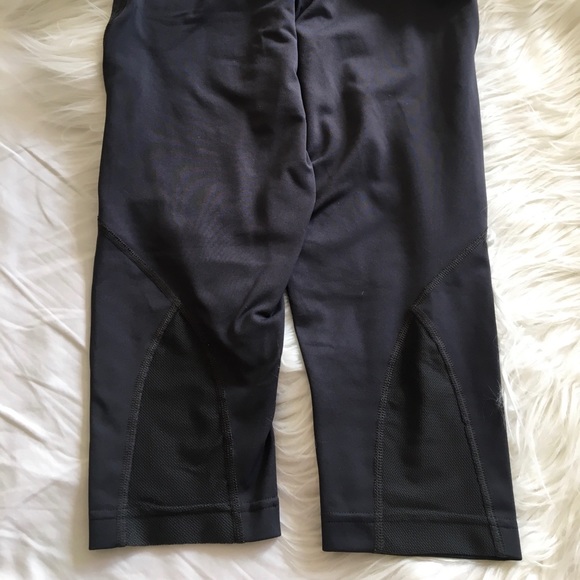 The Northface Capri workout leggings - Picture 3 of 4